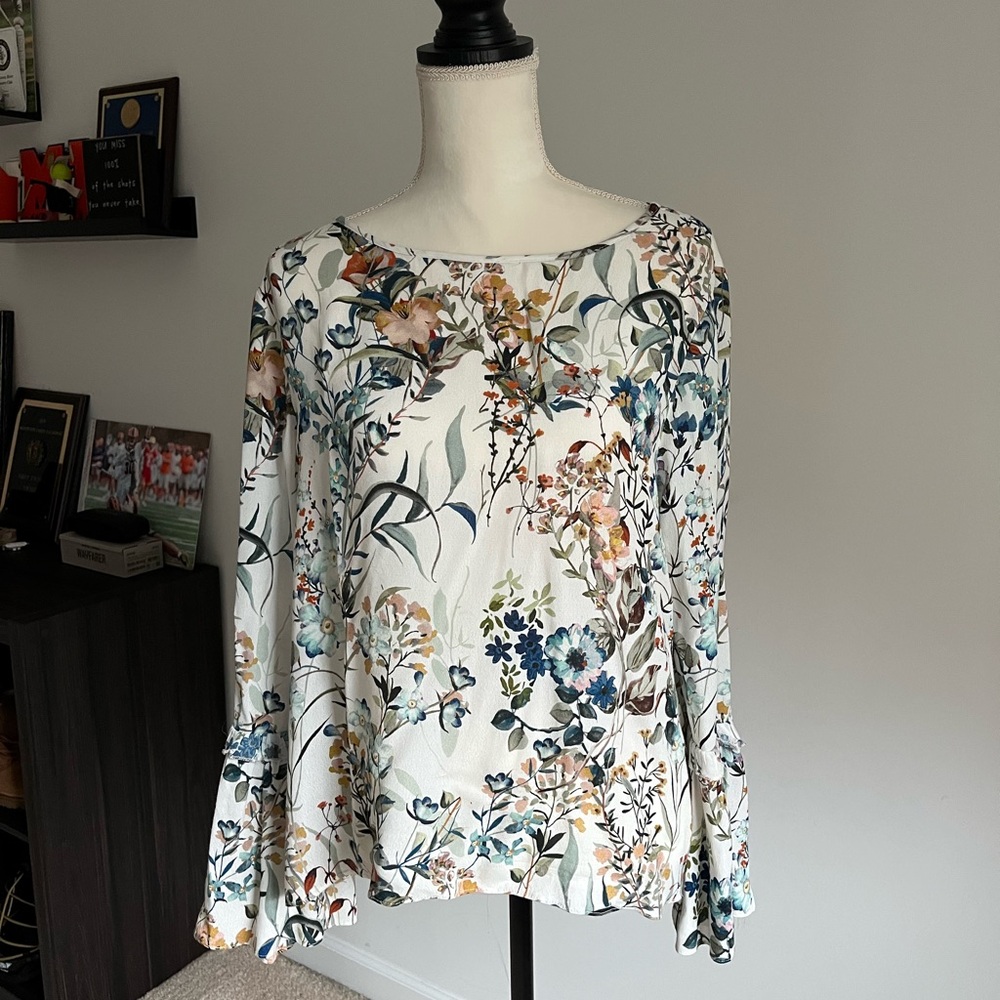 Karen Kane White and Blue Relaxed Long Sleeve Blouse